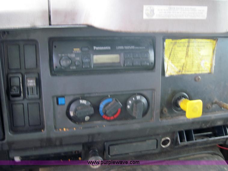 image for item 3921 1997 International Series 4900 crane truck