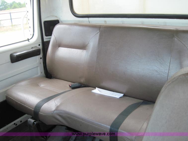 image for item 3921 1997 International Series 4900 crane truck