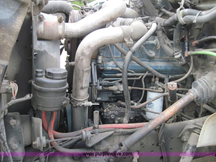 image for item 3921 1997 International Series 4900 crane truck