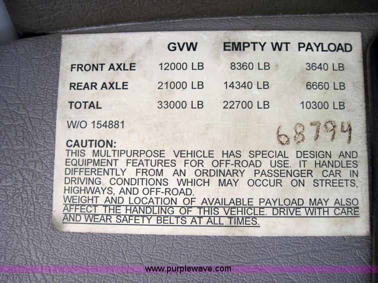 image for item 3921 1997 International Series 4900 crane truck