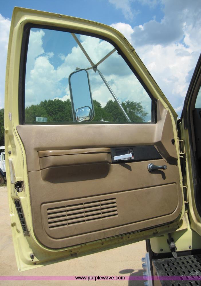 image for item 3923 1995 GMC Topkick C7H042 truck