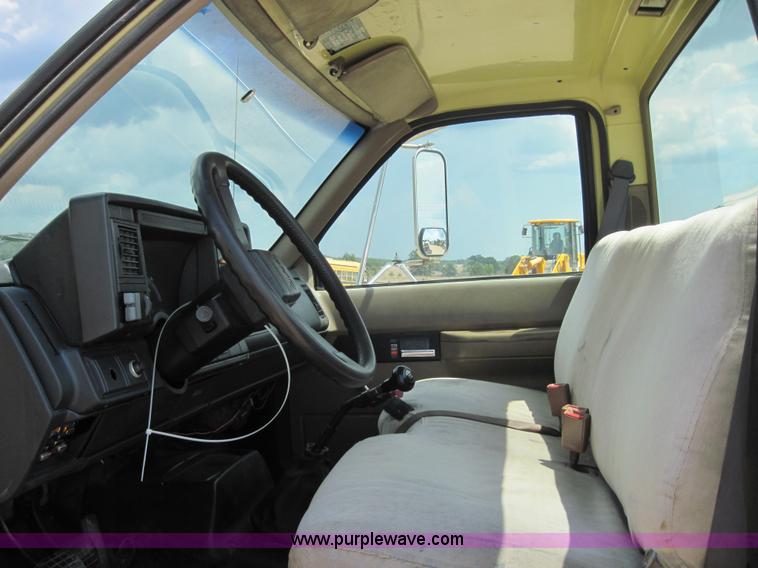 image for item 3923 1995 GMC Topkick C7H042 truck