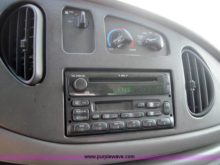 image for item 3925 2003 Ford E350 Super Duty ambulance