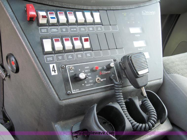 image for item 3925 2003 Ford E350 Super Duty ambulance