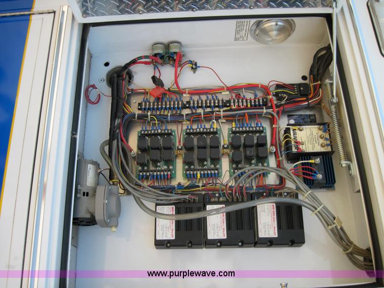 image for item 3925 2003 Ford E350 Super Duty ambulance