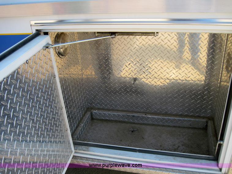 image for item 3925 2003 Ford E350 Super Duty ambulance