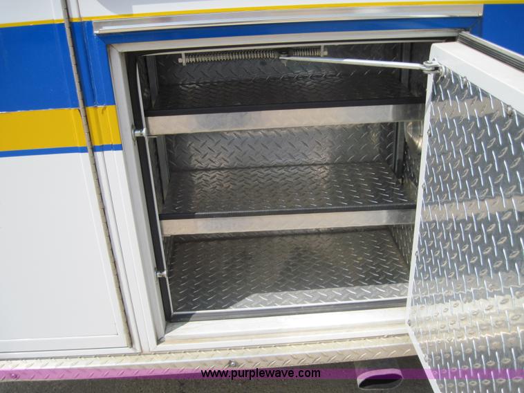 image for item 3925 2003 Ford E350 Super Duty ambulance