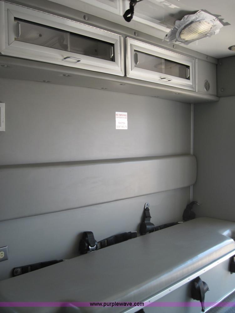 image for item 3925 2003 Ford E350 Super Duty ambulance