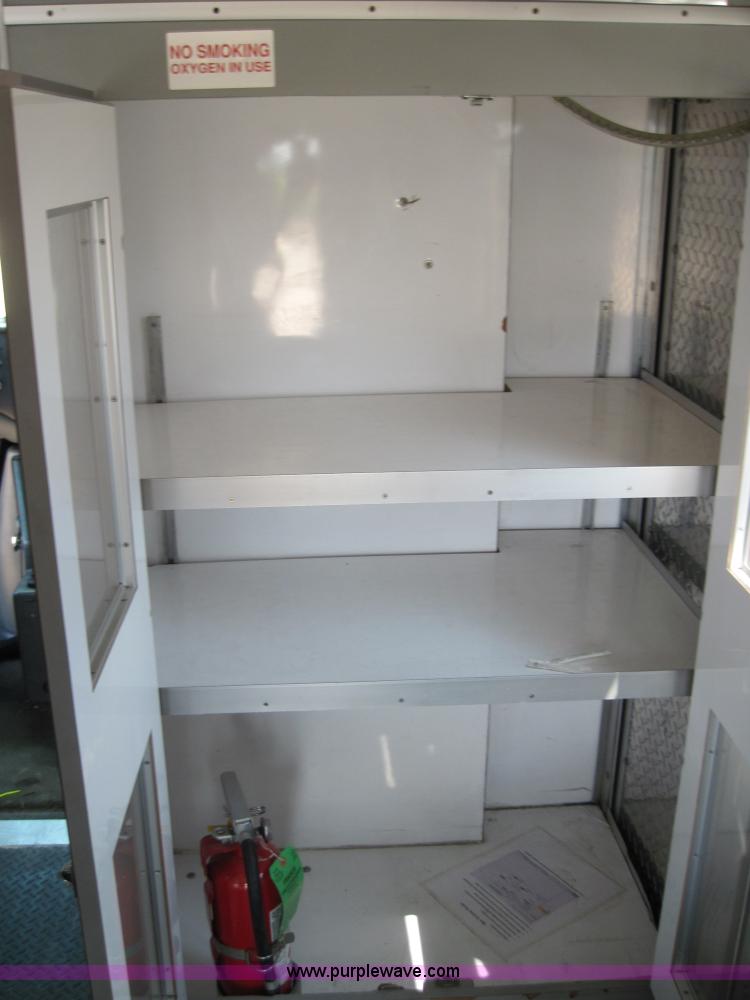 image for item 3925 2003 Ford E350 Super Duty ambulance