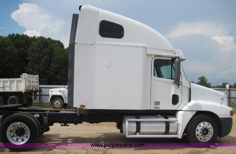 image for item 4461 1999 Freightliner Century Class semi truck