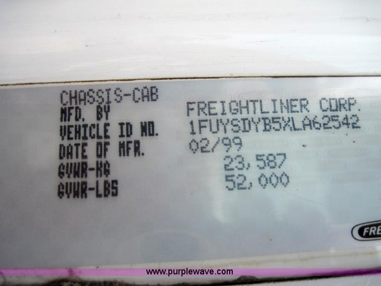 image for item 4461 1999 Freightliner Century Class semi truck
