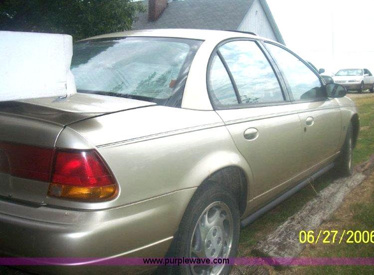 image for item 1001 1997 Saturn S-Series SL2