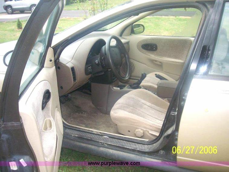 image for item 1001 1997 Saturn S-Series SL2