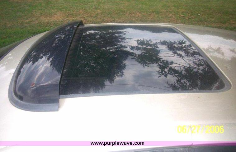 image for item 1001 1997 Saturn S-Series SL2