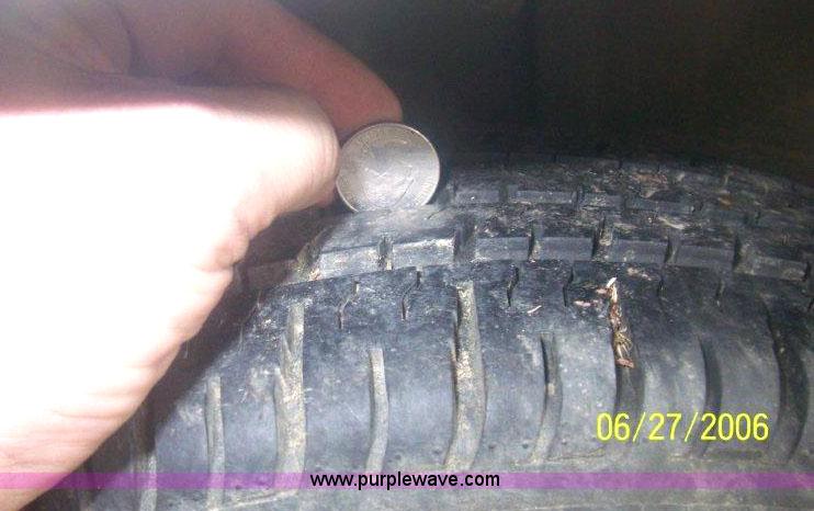 image for item 1001 1997 Saturn S-Series SL2