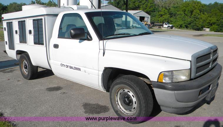 image for item 1575 1996 Dodge Ram 1500 pickup truck