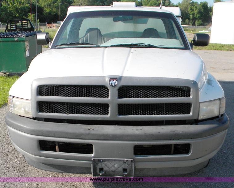 image for item 1575 1996 Dodge Ram 1500 pickup truck