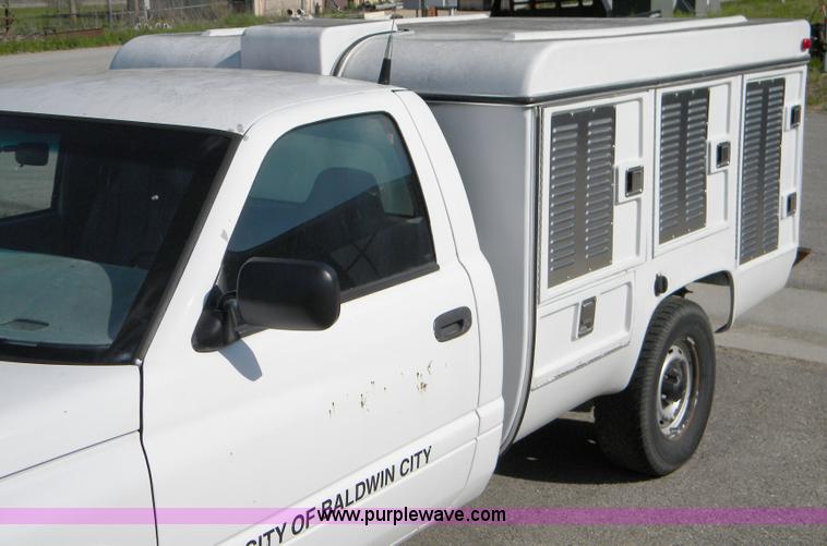 image for item 1575 1996 Dodge Ram 1500 pickup truck