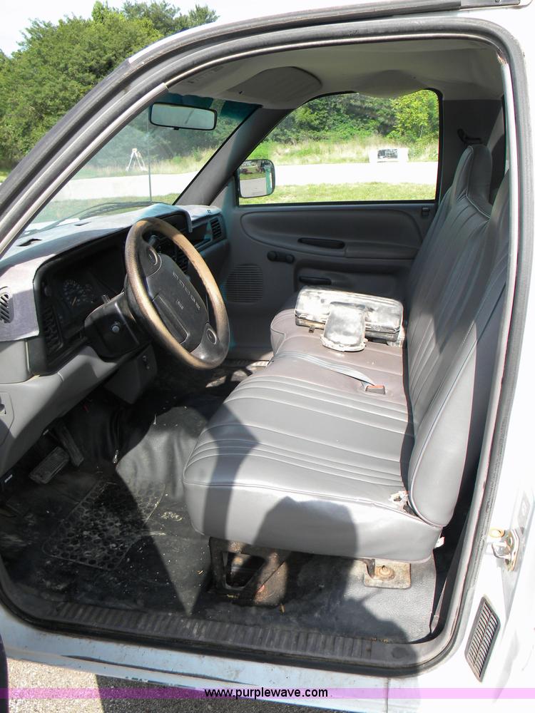 image for item 1575 1996 Dodge Ram 1500 pickup truck