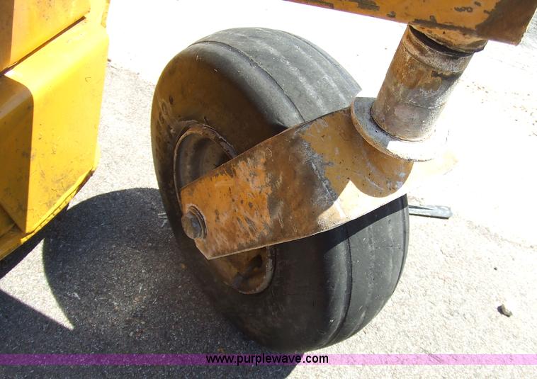 image for item 2000 Excell 3200 Hustler riding mower