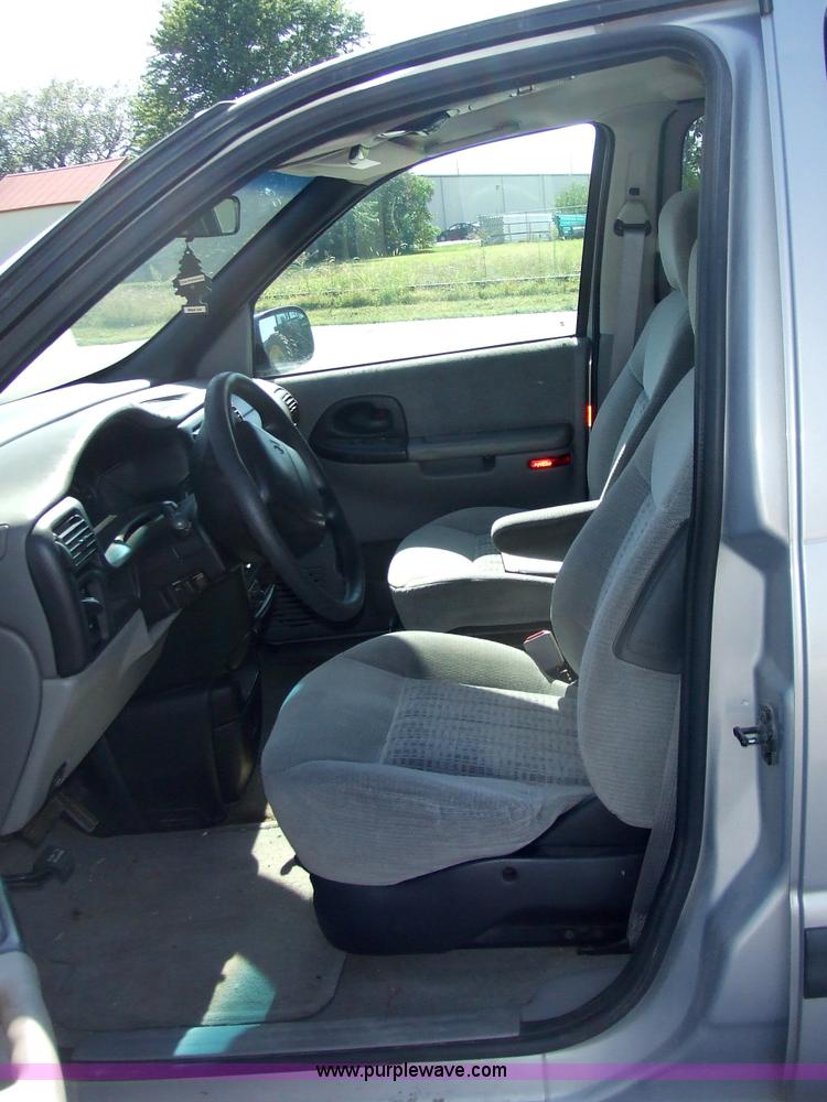 image for item 2001 2000 Chevrolet Venture mini van