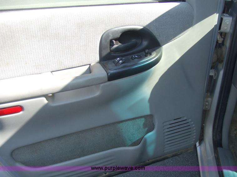 image for item 2001 2000 Chevrolet Venture mini van