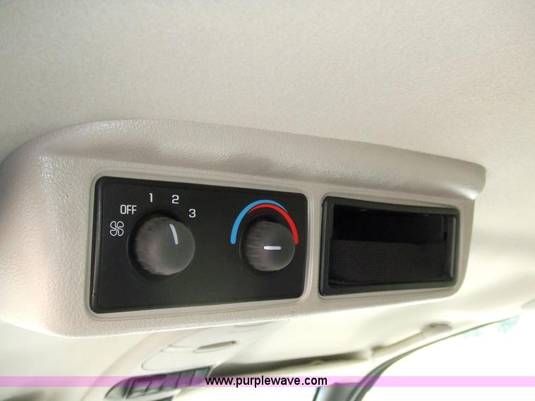 image for item 2001 2000 Chevrolet Venture mini van