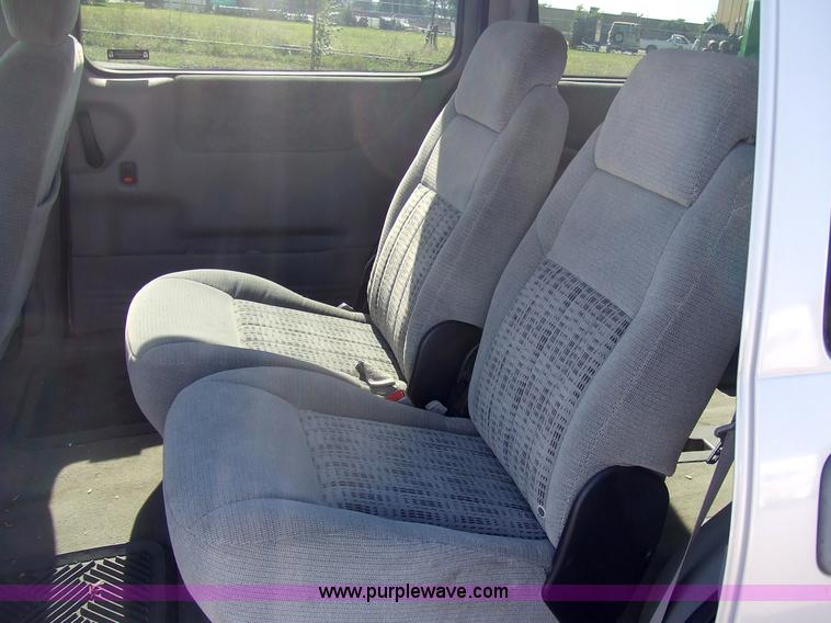 image for item 2001 2000 Chevrolet Venture mini van