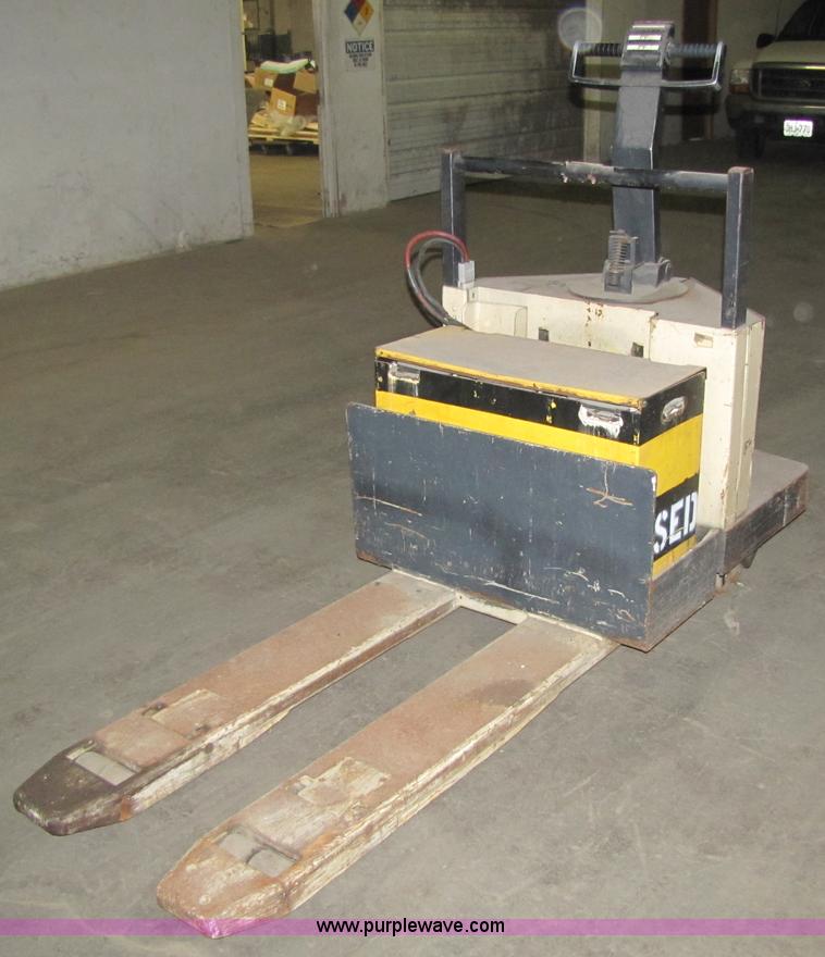 Crown 60PE27J electric pallet jack in Kansas City, MO Item 2321