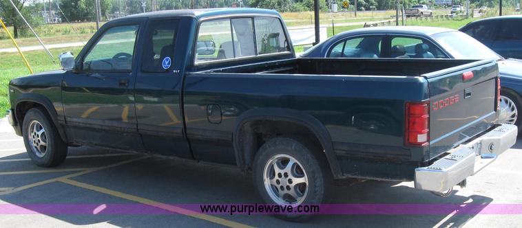 image for item 2619 1996 Dodge Dakota pickup truck