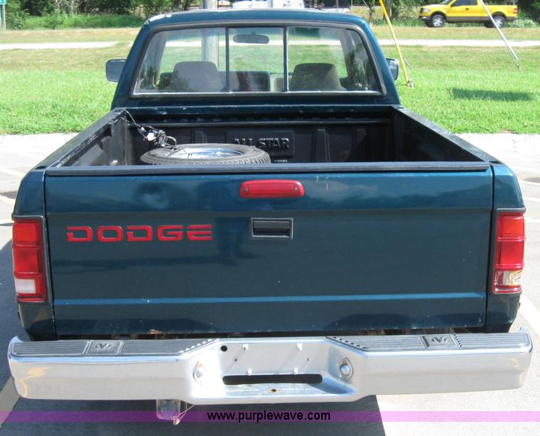 image for item 2619 1996 Dodge Dakota pickup truck