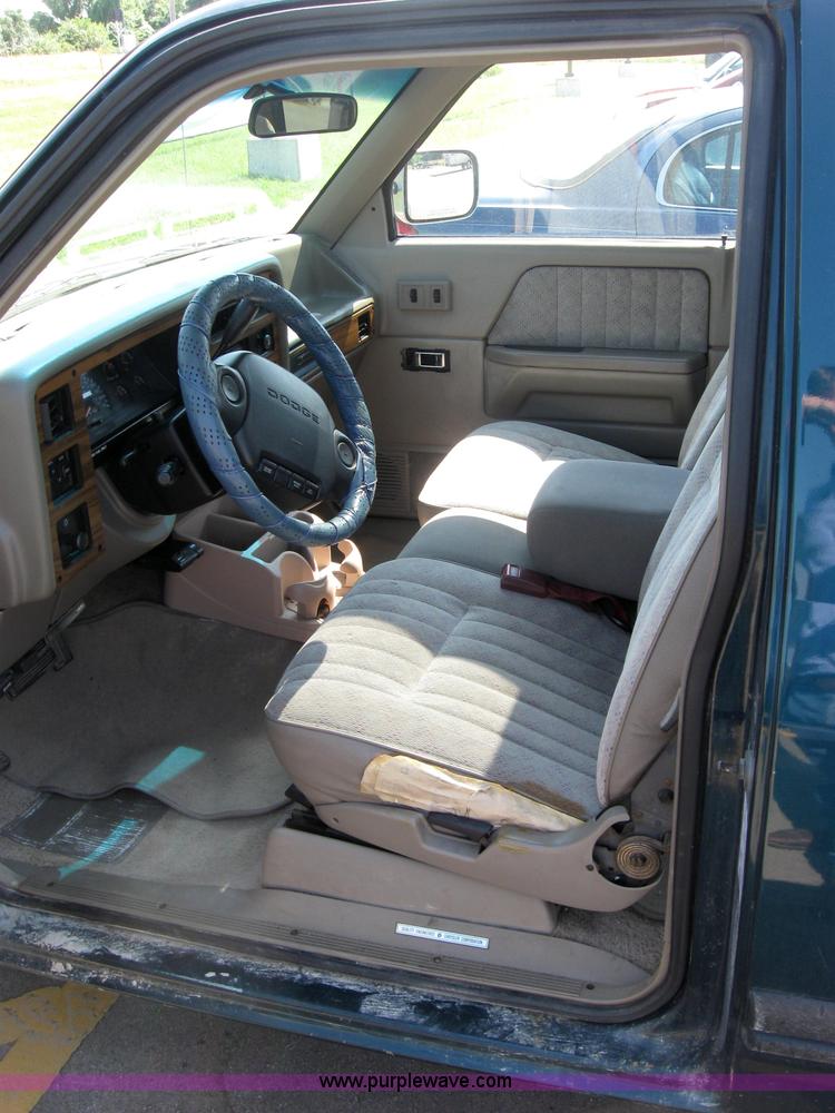 image for item 2619 1996 Dodge Dakota pickup truck