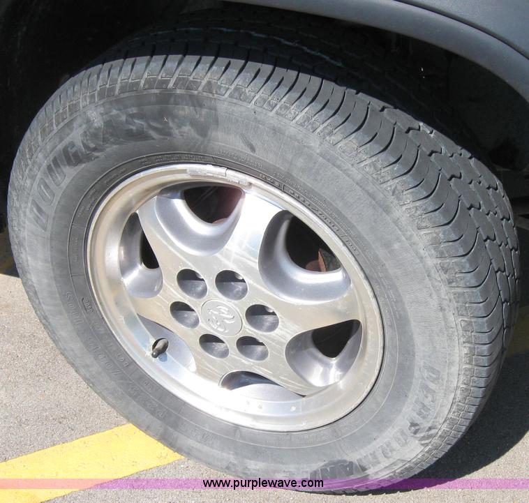 image for item 2619 1996 Dodge Dakota pickup truck