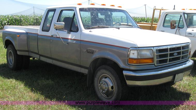 image for item 2651 1995 Ford F350 pickup truck