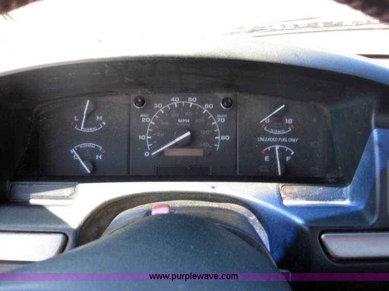 image for item 2651 1995 Ford F350 pickup truck