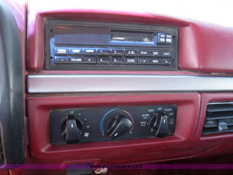 image for item 2651 1995 Ford F350 pickup truck