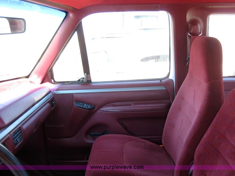 image for item 2651 1995 Ford F350 pickup truck