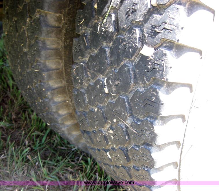 image for item 2651 1995 Ford F350 pickup truck