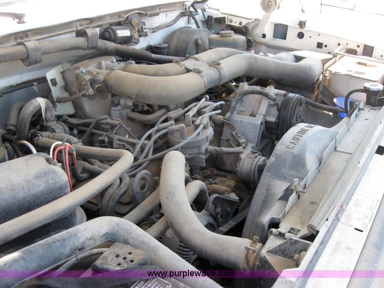 image for item 2651 1995 Ford F350 pickup truck