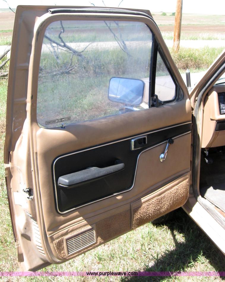 image for item 2652 1984 Ford Bronco II