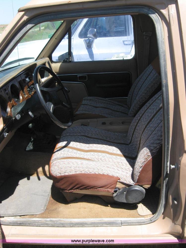 image for item 2652 1984 Ford Bronco II