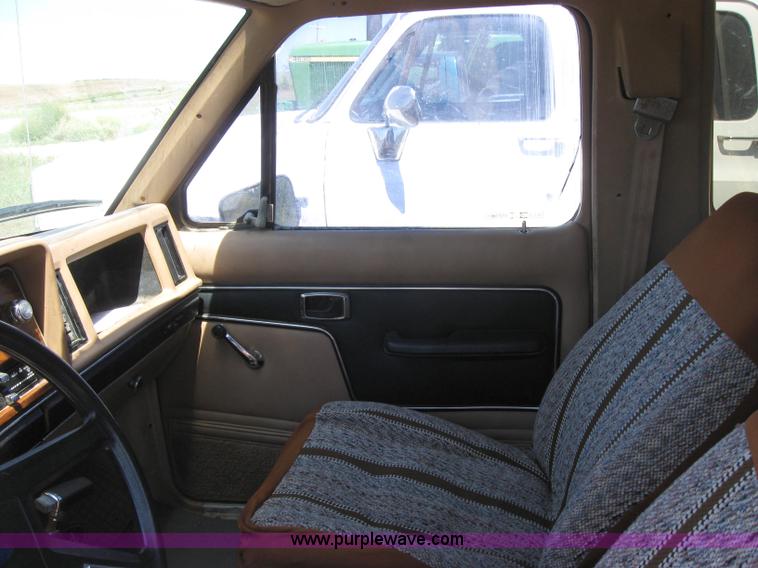 image for item 2652 1984 Ford Bronco II