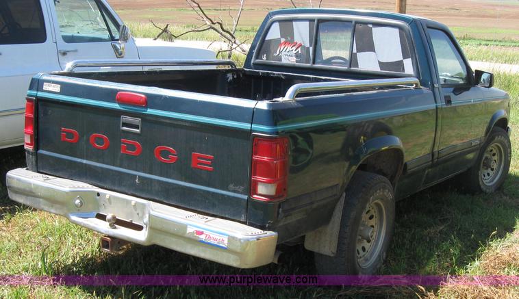 image for item 2654 1994 Dodge Dakota Mark III pickup truck
