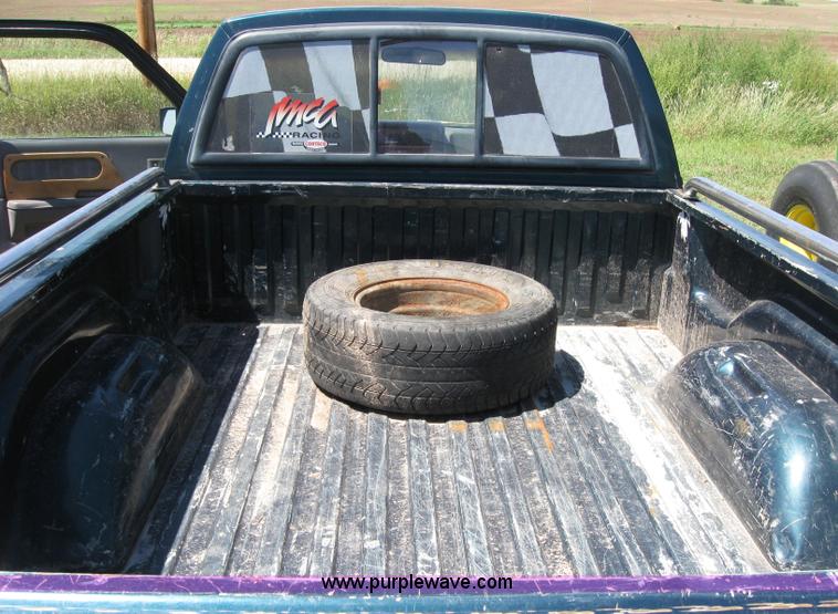 image for item 2654 1994 Dodge Dakota Mark III pickup truck