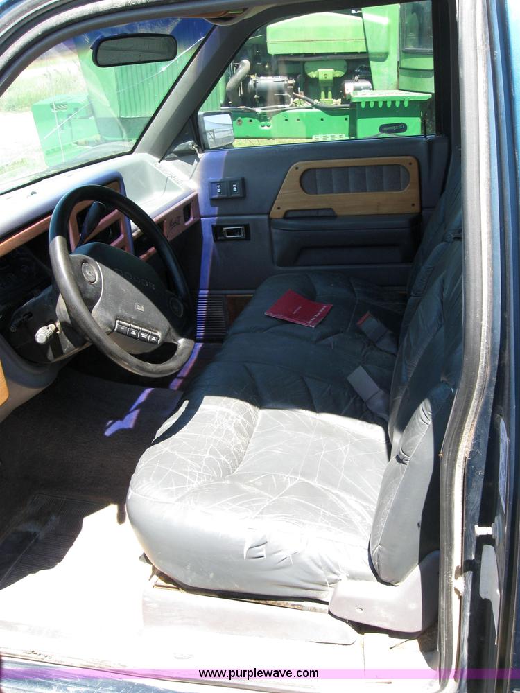 image for item 2654 1994 Dodge Dakota Mark III pickup truck