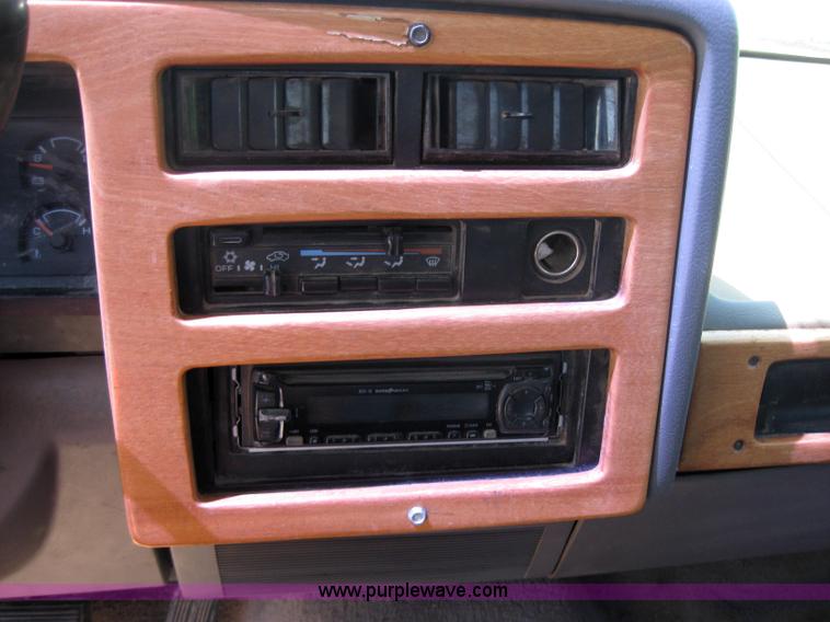 image for item 2654 1994 Dodge Dakota Mark III pickup truck