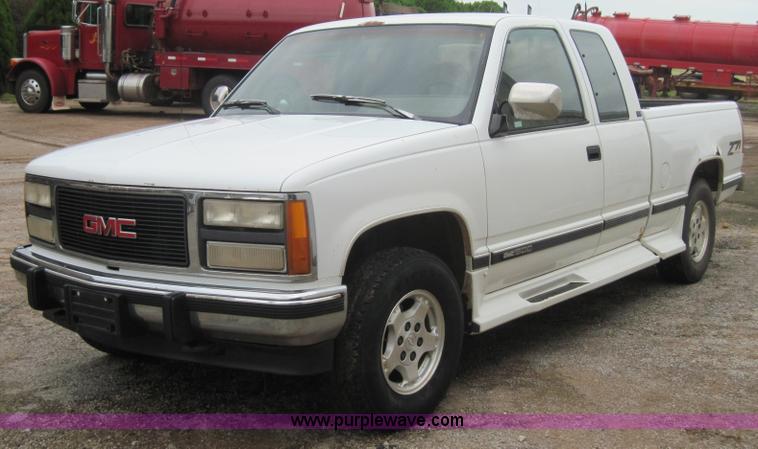 image for item 4093 1993 GMC 1500 Sierra SLE extended-cab pickup