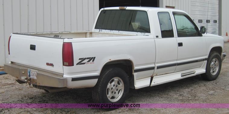 image for item 4093 1993 GMC 1500 Sierra SLE extended-cab pickup