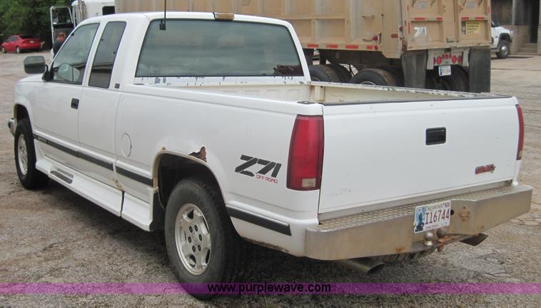 image for item 4093 1993 GMC 1500 Sierra SLE extended-cab pickup