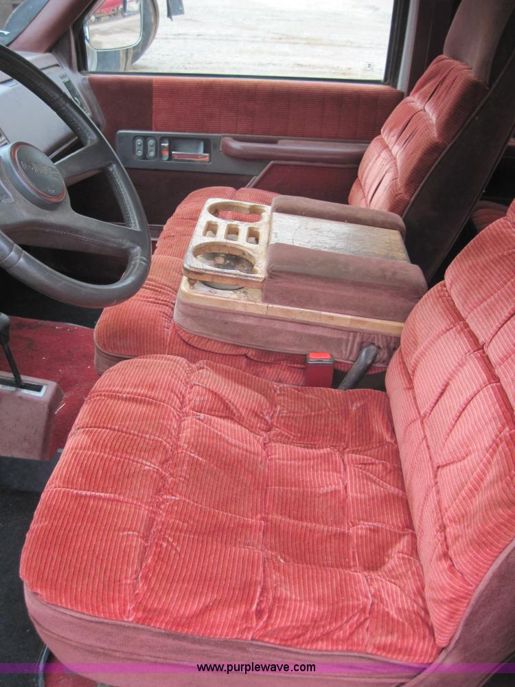 image for item 4093 1993 GMC 1500 Sierra SLE extended-cab pickup